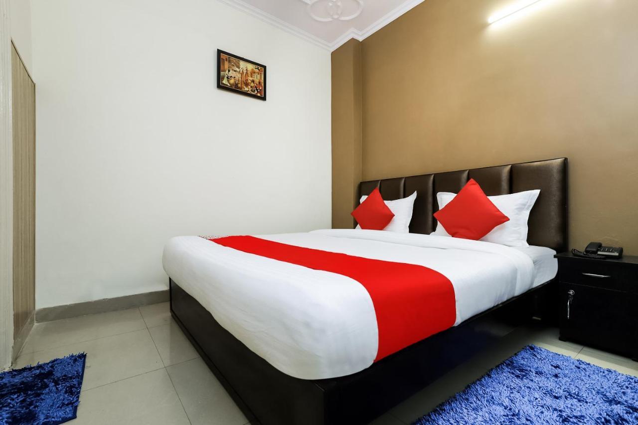 Collection O Ramji Grand Near Tdi Mall 4* New Delhi