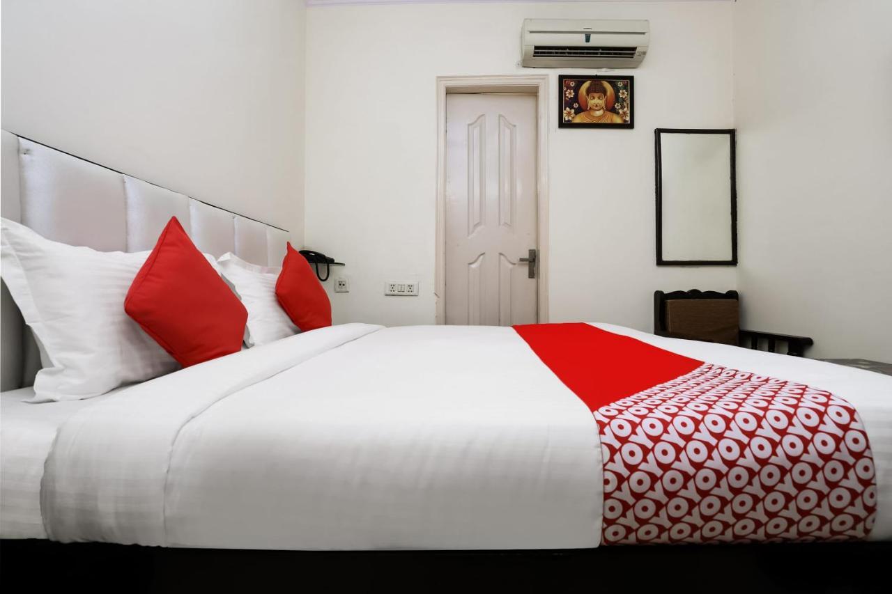 Collection O Ramji Grand Near Tdi Mall Hotel New Delhi