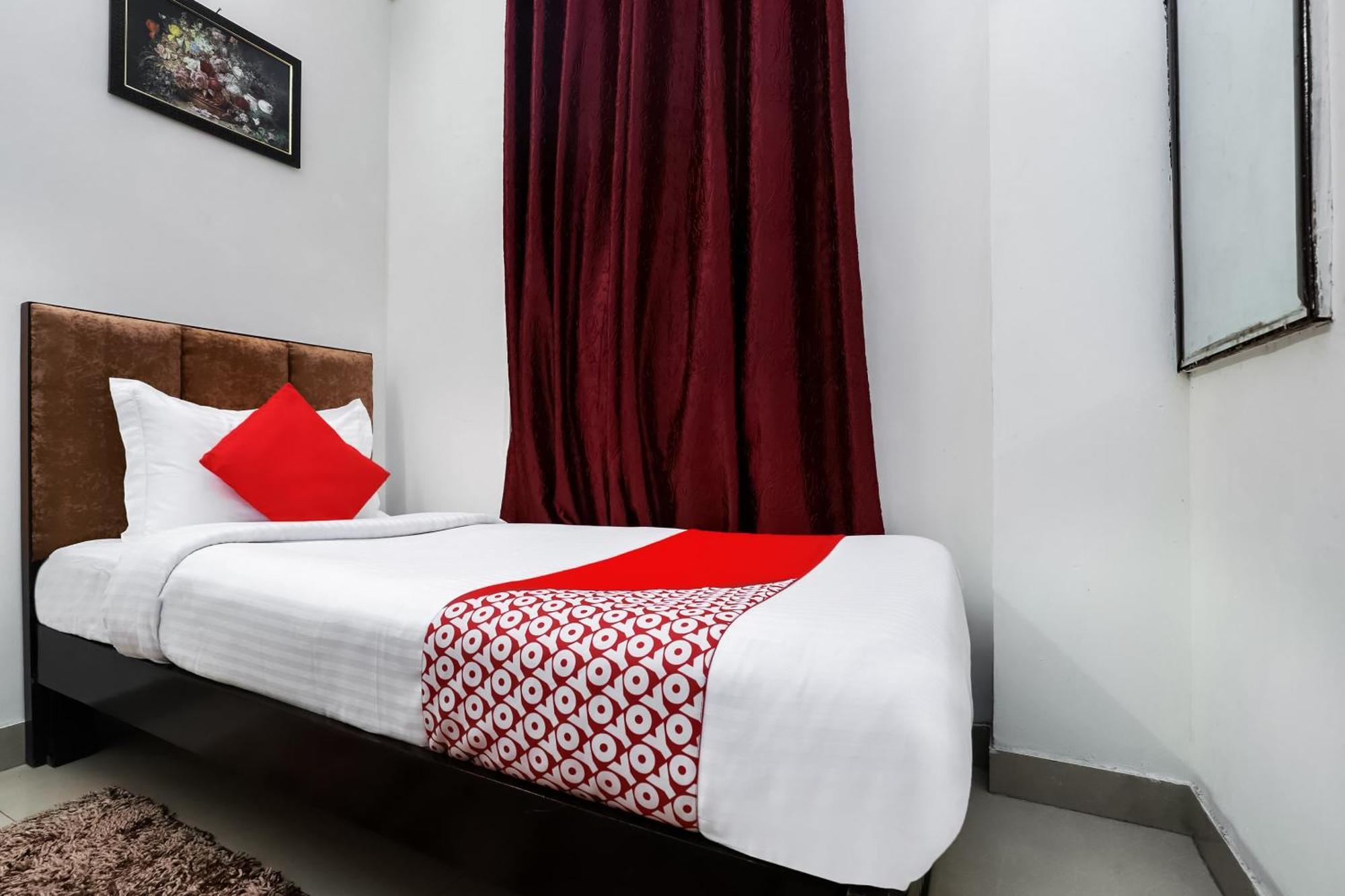 Hotel Collection O Ramji Grand Near Tdi Mall 4*