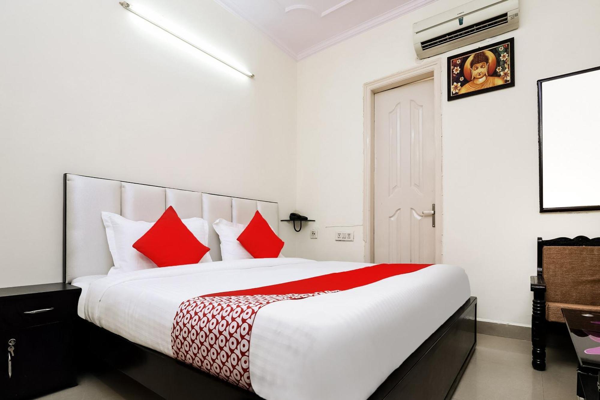 Collection O Ramji Grand Near Tdi Mall 4*